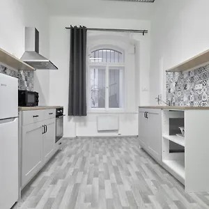 Archibald Flats Prag
