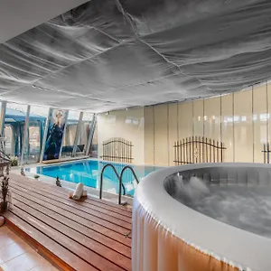 Unique With Private Pool, Cinema, Prag
